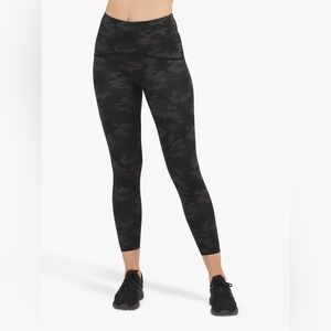 NWOT Spanx Look At‎ Me Now Camo Leggings Dark Green Size Small